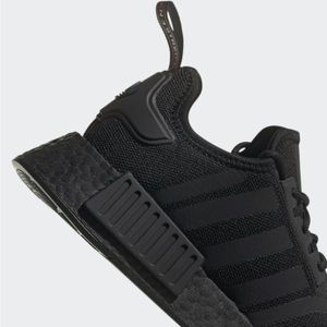 Adidas NWT women’s NMD R1 shoe Black 9 1/2